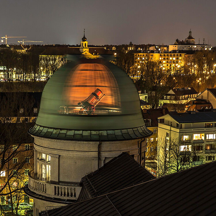Das Goerz Spiegelteleskop in der Ostkuppel.