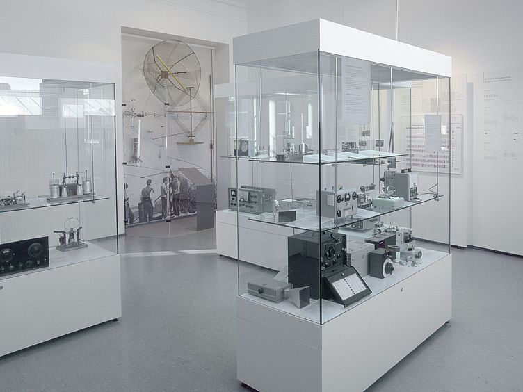 Blick in die Ausstellung Amateurfunk.