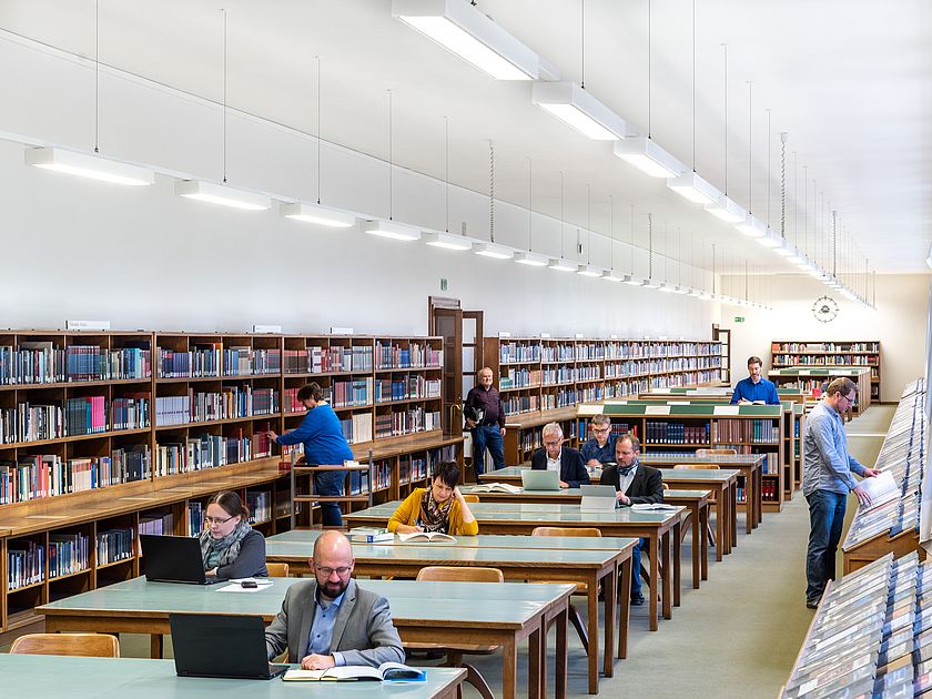 Stilles Arbeiten Benutzerinnen und Benutzer im Lesesaal