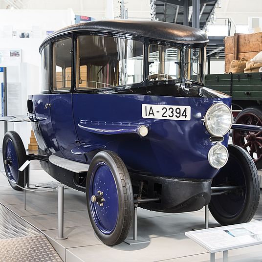 Blue Rumpler "Teardrop" automobile in Hall 3 of the Verkehrszentrum