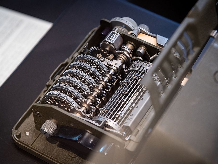 zur Ausstellung Bild Schrift Codes