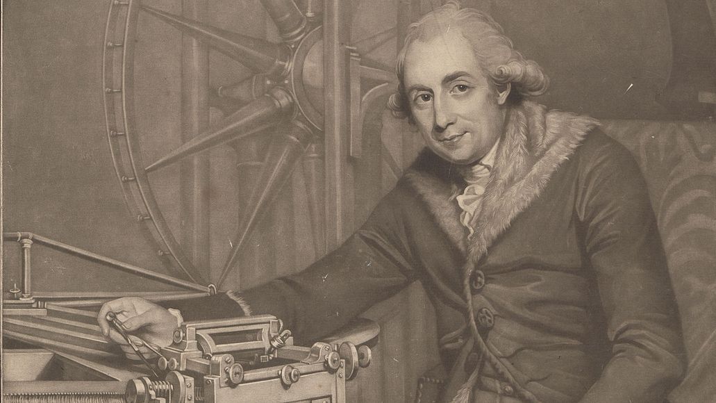 Ramsden auf einem Stuhl sitzend, mit Instrumenten.