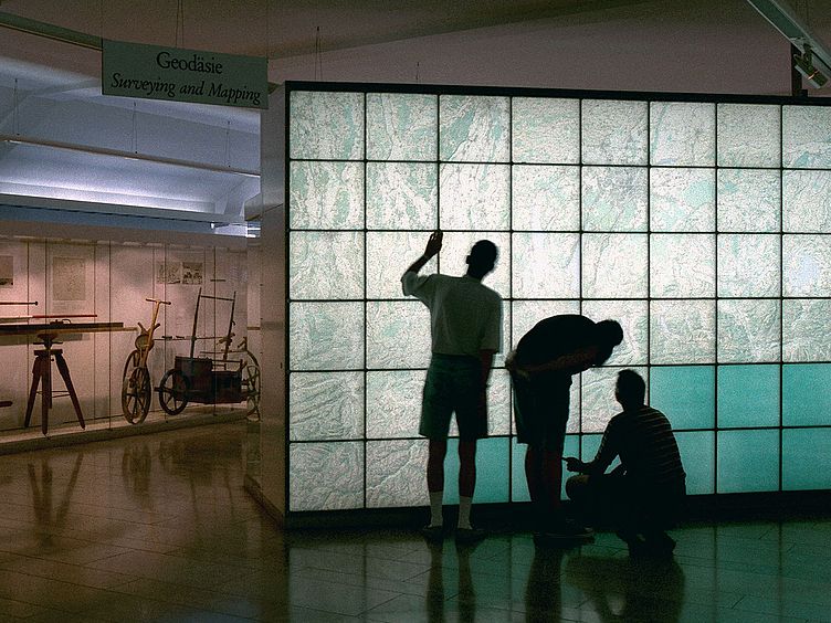 Ausstellung_Geodäsie_R_4768_02.jpg View inside the Geodesy exhibition