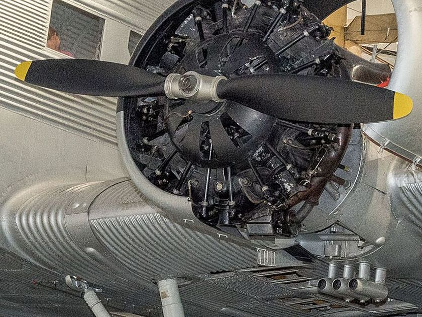 Flugzeug „Tante Ju“ Flugzeug Ju 52 in der Ausstellungshalle Historische Luftfahrt.