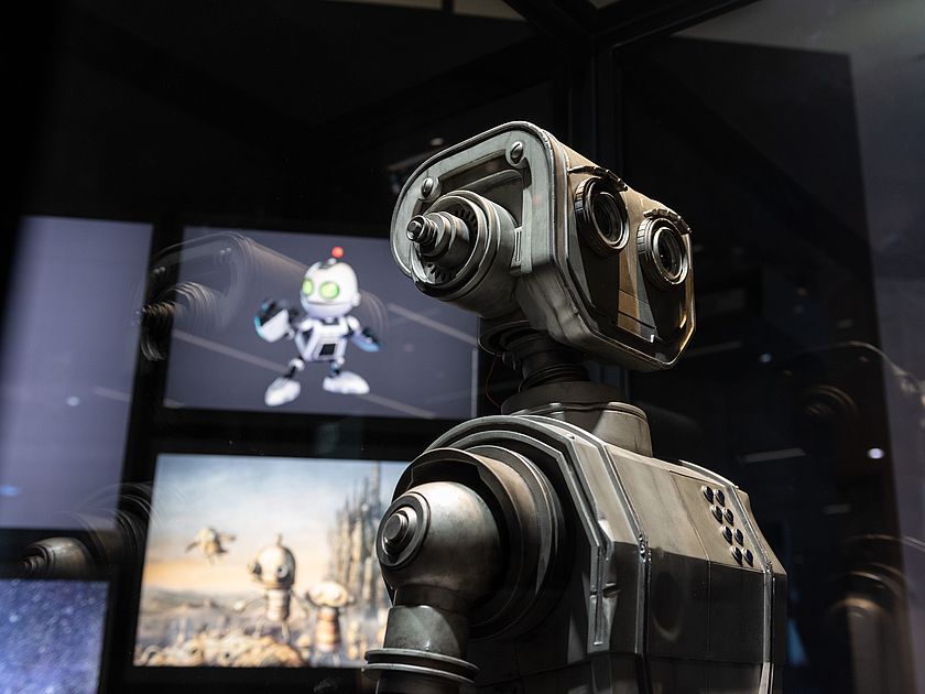 Roboter spielen im Themenbereich Arbeit und Alltag eine zentrale Rolle.