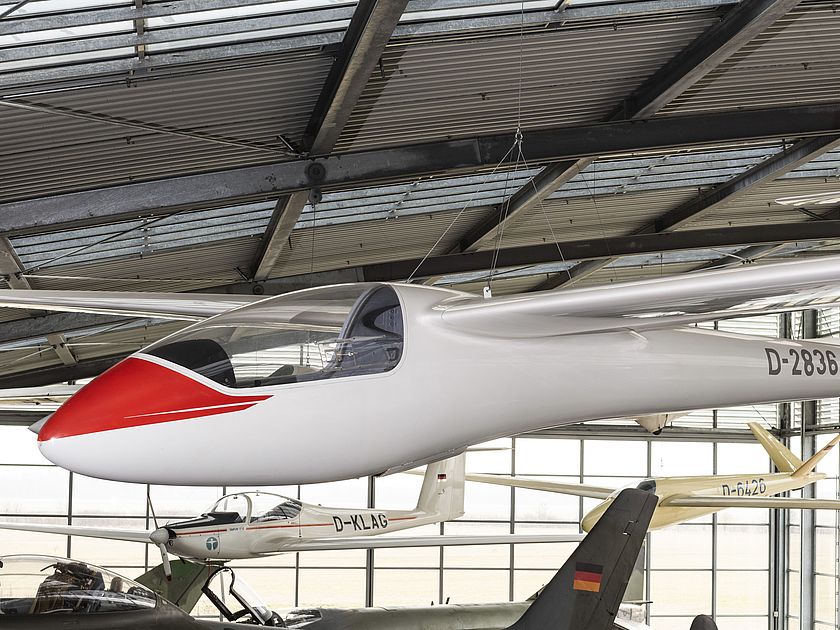 Kunststoffsegelflugzeug Phoebus in der Flugwerft Schleißheim.