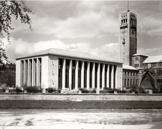 Die Kraftfahrzeughalle 1937, der erste Anbau an das Ausstellungsgebäude.