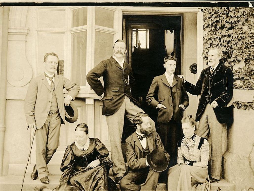 Arnold Sommerfeld (im Bild links) mit Freunden und Kollegen im Jahr 1899.